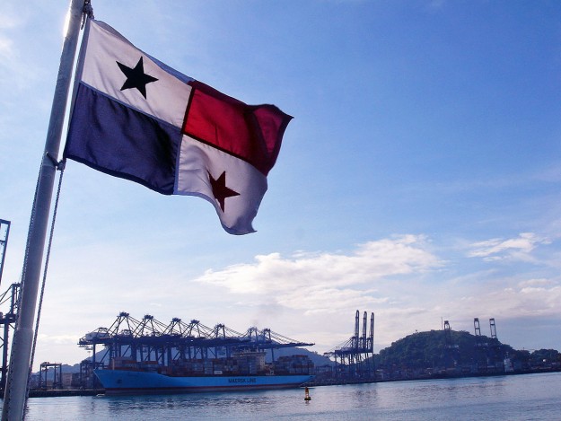 maersk ship, panama canal, port of balboa